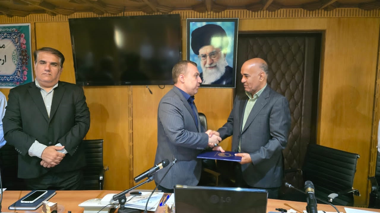 تقدیر مدیرعامل شركت مهندسی آب و فاضلاب كشور از مدیرعامل و كاركنان آبفای هرمزگان/انسجام و تمركز، رمز موفقیت آبفای هرمزگان در مدیریت بحران بود/ عملكرد آبفای هرمزگان در روزهای جنگ باید به عنوان سند تاریخی ثبت شود