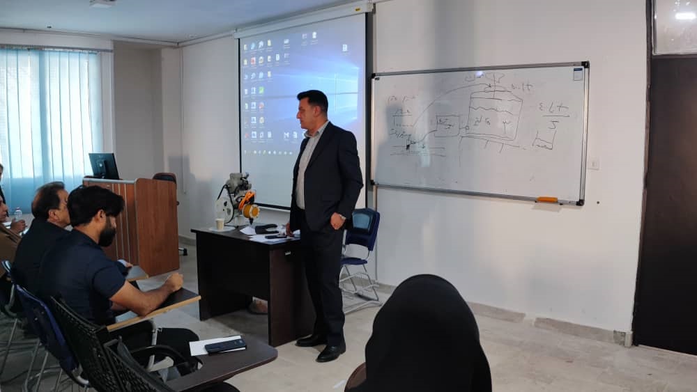 برگزاری جلسه مشترك بهورزان و آبداران منطقه ۳ با محوریت كنترل كیفی آب و بهداشت