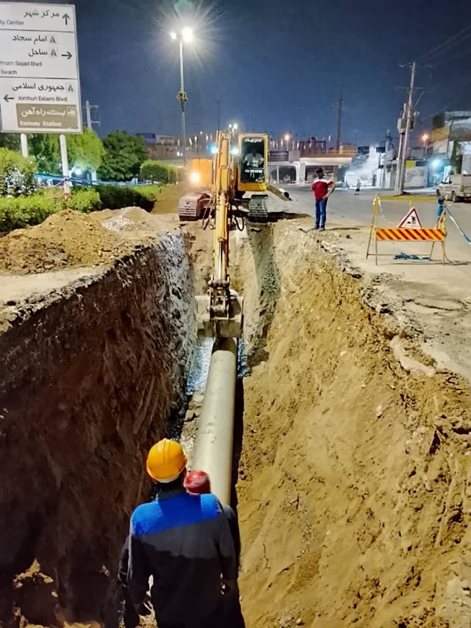 آغاز عملیات ضربتی بازسازی شبكه اصلی فاضلاب در بلوار پاسداران بندرعباس